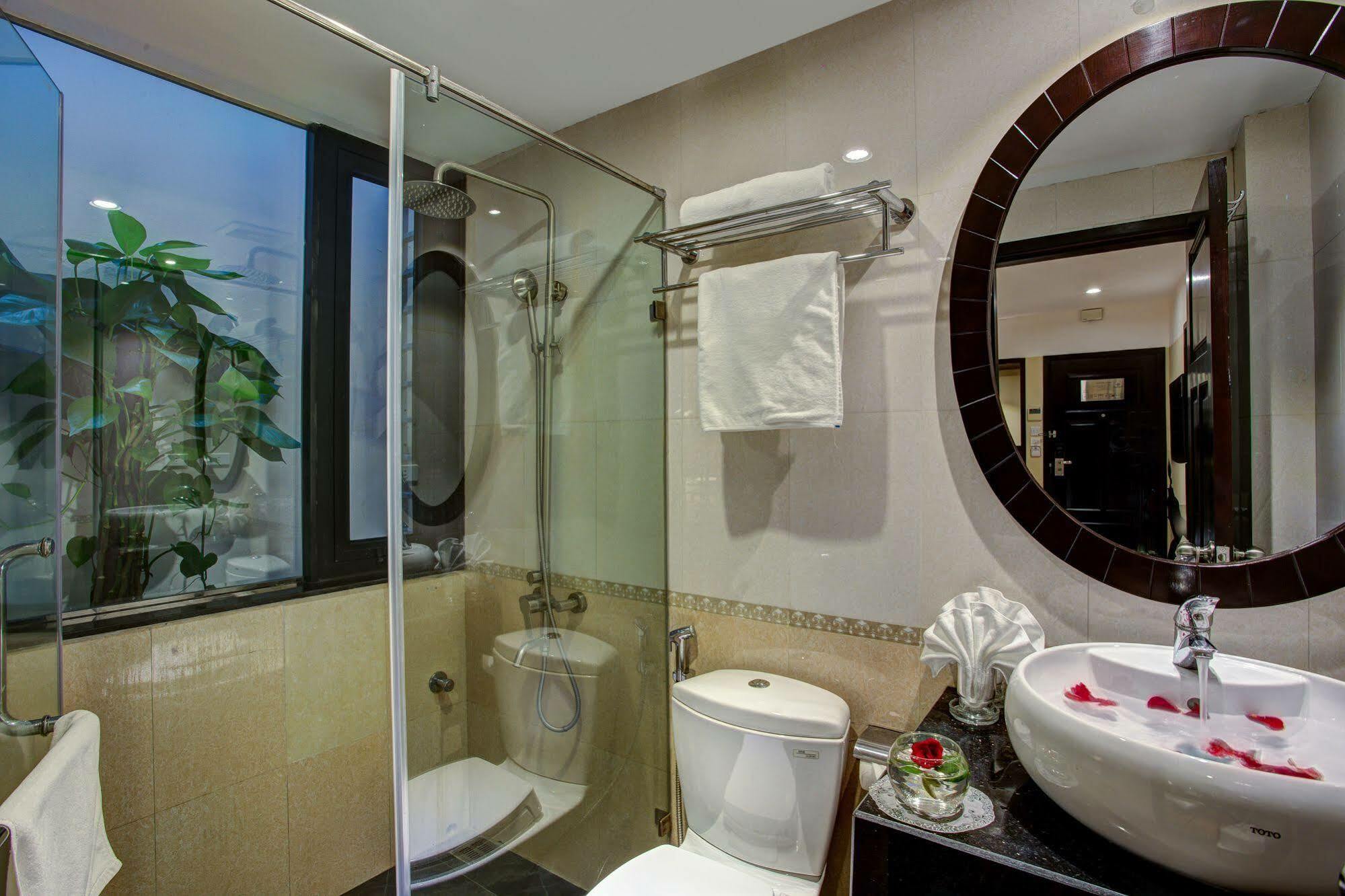 Ambassador Hanoi Hotel&Spa Hanói Exterior foto